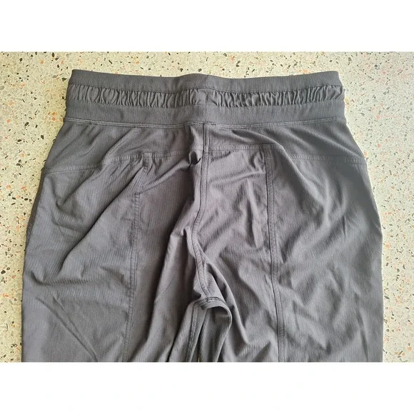 116 Lululemon Dance Studio Mid Rise Cropped Pant - Picture 8 of 12